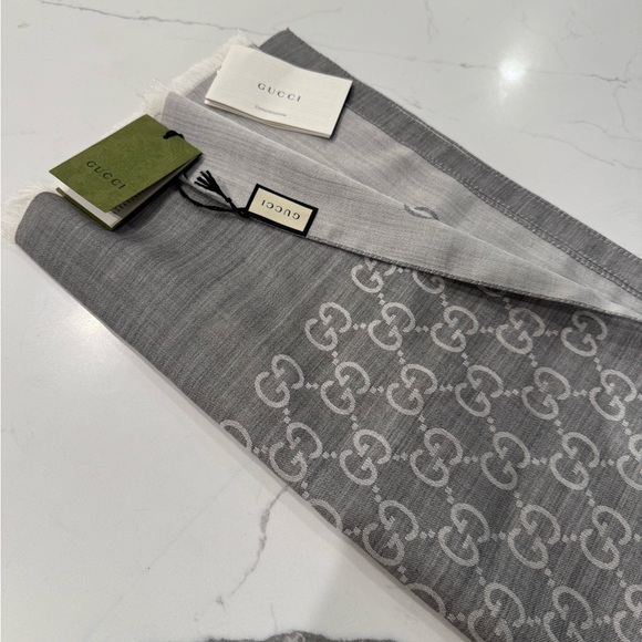 GUCCI SCARF! Grey 45x180 Silk and Gorg! - Picture 1 of 6